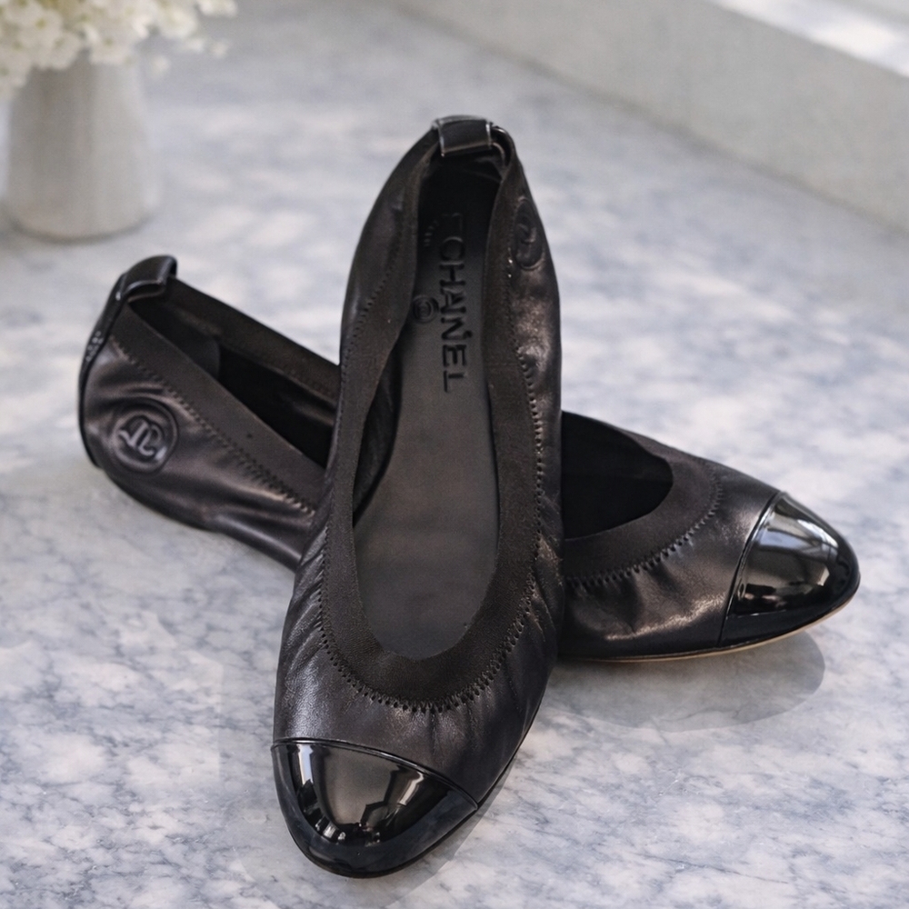 Authentic CHANEL Classic Ballerina Flats - Black Lambskin & Patent Leather 💕